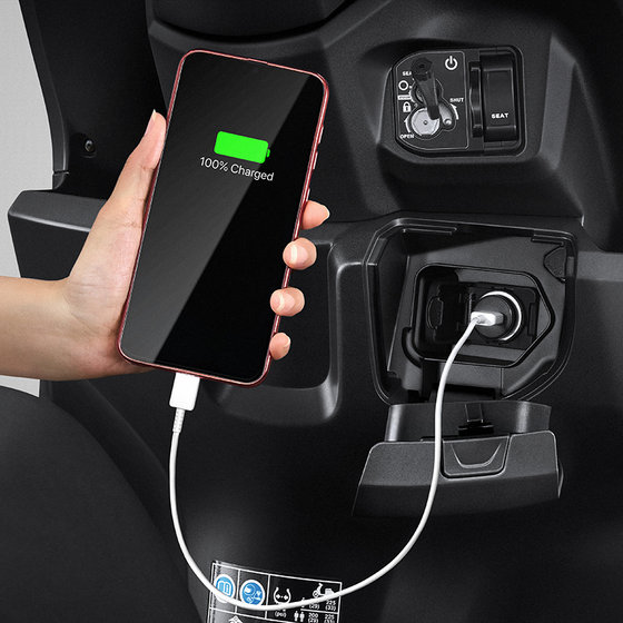 Power Charger di Rak Depan pada Genio