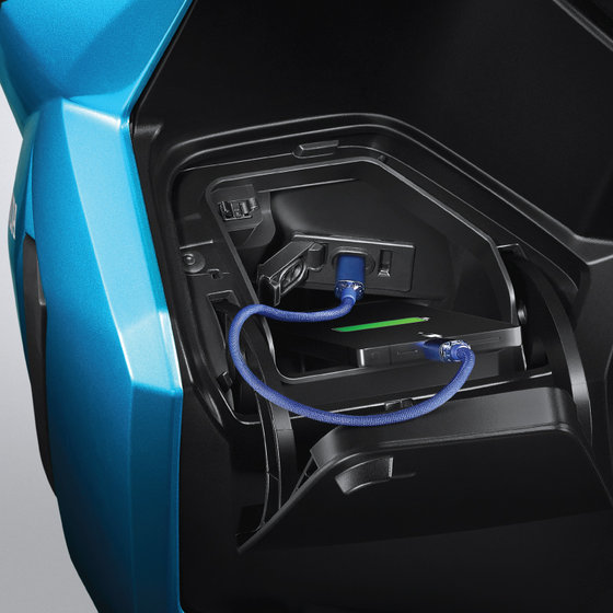 USB Charger in Console Box pada Vario 125