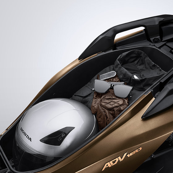 Extra Large Luggage Box pada ADV 160