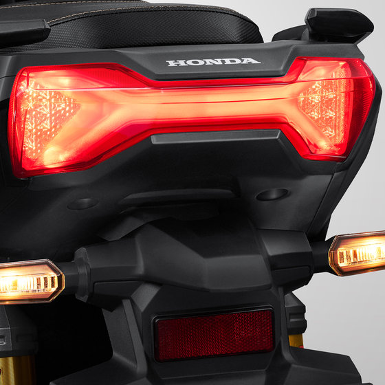 LED Taillight & Emergency Stop Signal. pada ADV 160