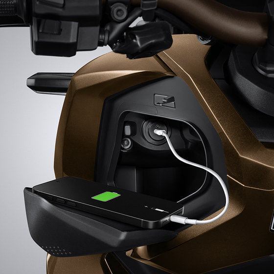 New USB Type-C Charger pada ADV 160