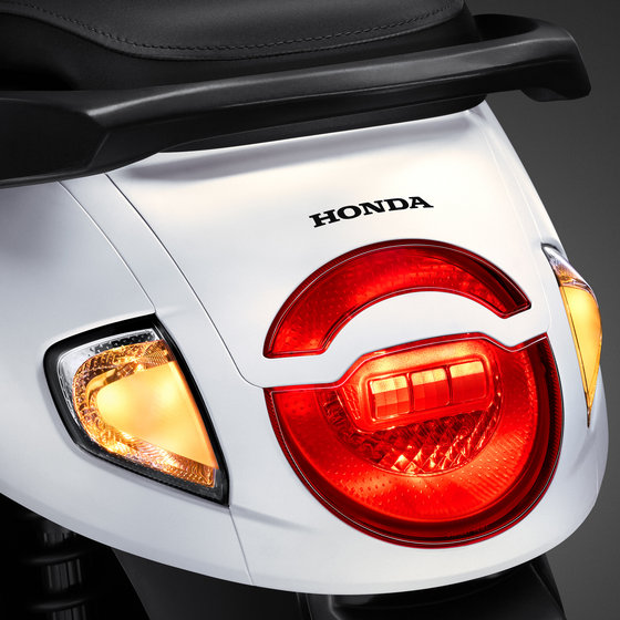 New Taillight & Winker Design pada Scoopy